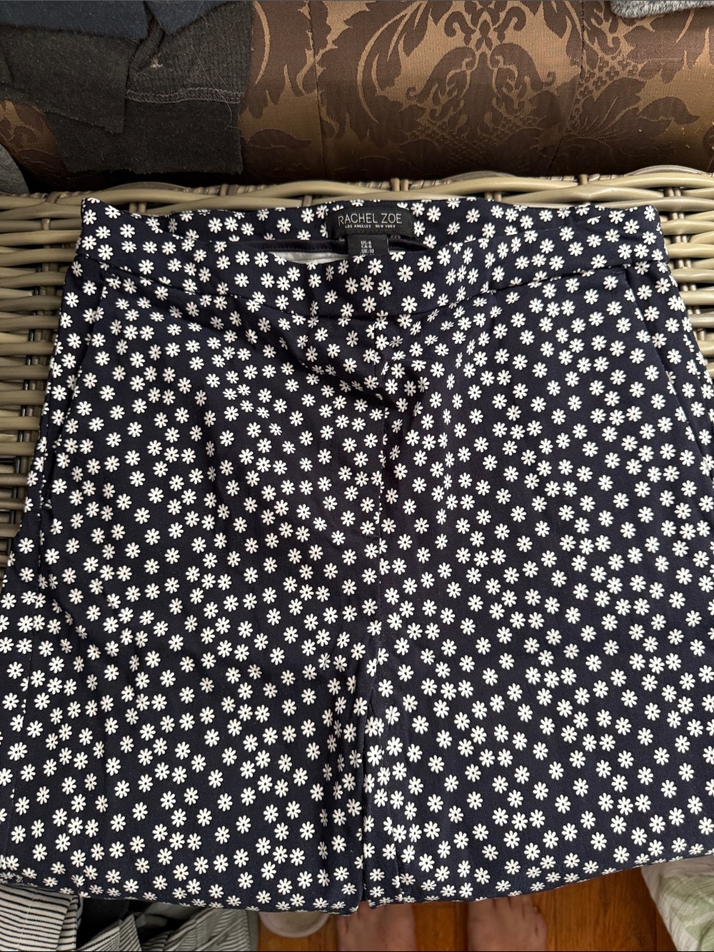 Rachel Zoe Navy Floral Daisy-Print stretch pants. Ankle length